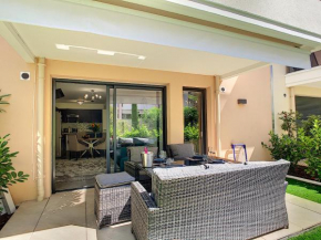 Palm Beach apartment with a pool in the residence